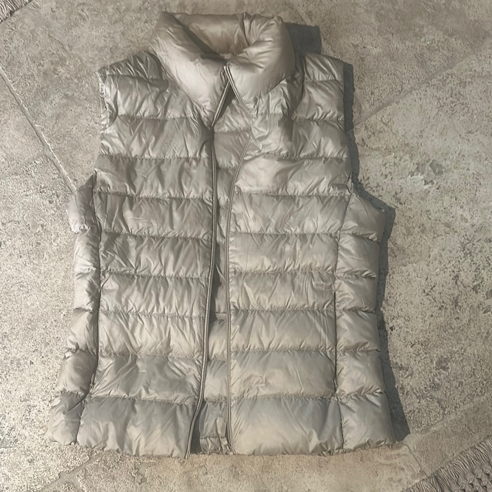 Uniqlo Gray Puffer Jacket Modern Quilted Design